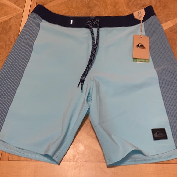 NWT!! Quiksilver Highlite Arch 19" Mens Boardshorts Angel Blue Size 40 - Picture 1 of 10